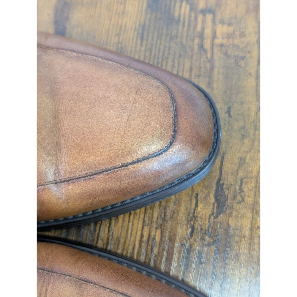 Florsheim took photos